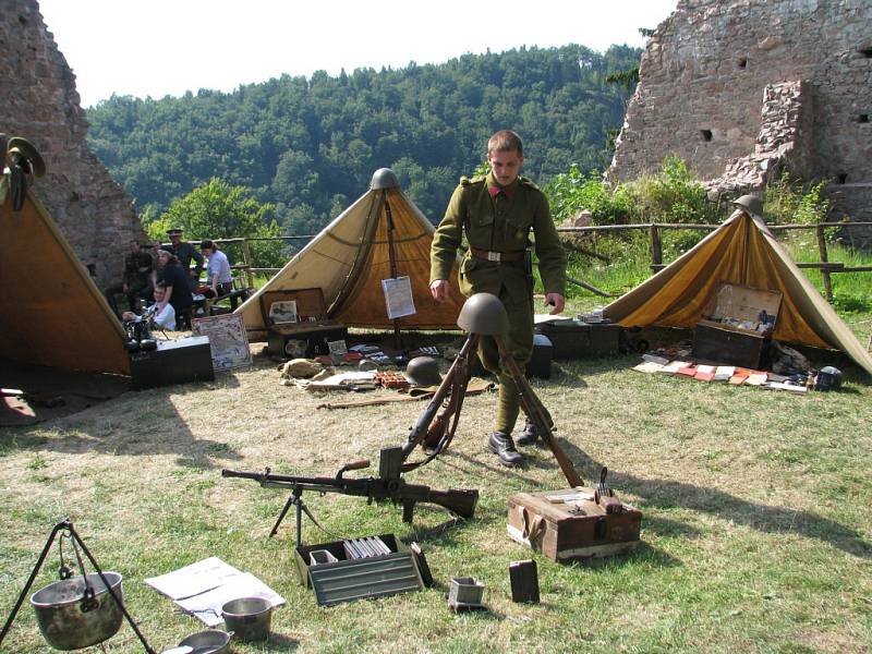 Četnická pátrací stanice Pardubice na hradě Litice.