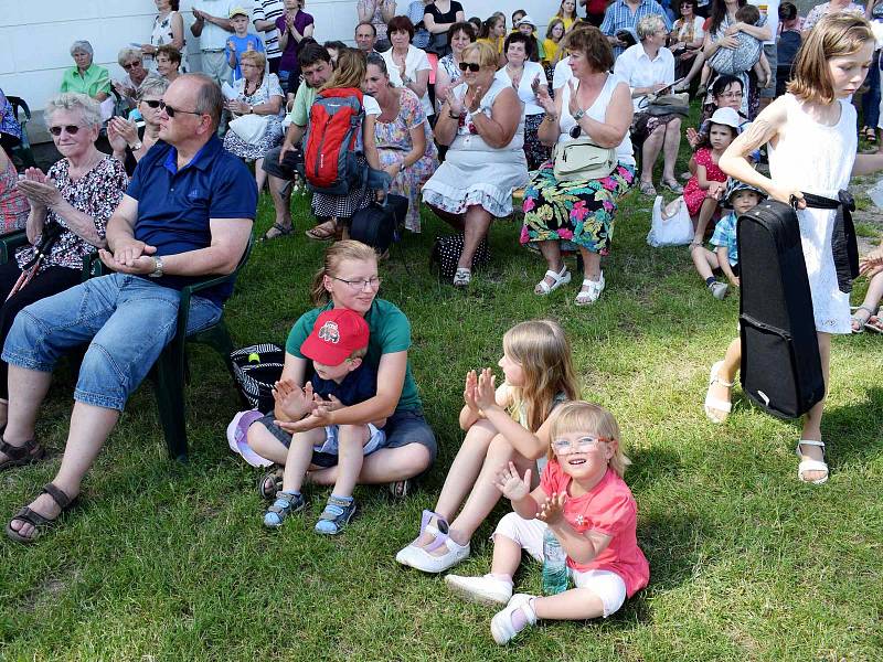 Z koncertu k 60. výročí ZUŠ Alfonse Muchy, který zakončil 28. ročník Mezinárodního hudebního festivalu Letohrad 2017.