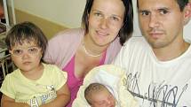 Běla Šponarová se narodila 27. července 50 minut po půlnoci. Radost z ní mají rodiče Petra a Pavel i sestra Stela z Letohradu. Holčička vážila 2,86 kg. 