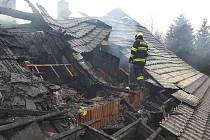 Příčinou vzniku požáru domu v Dolní Lipce  jsou dle slov vyšetřovatele hasičů netěsné spáry v komíně.