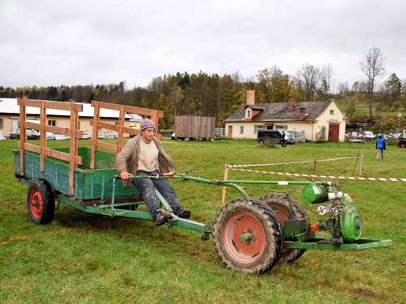 Na nekořské traktoriádě soutěžili Čáryfuk, Miminko i Plecholet