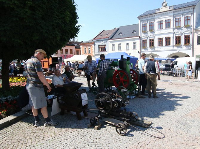 Oustecká strojní sobota - unikátní přehlídka historické techniky v Ústí nad Orlicí.