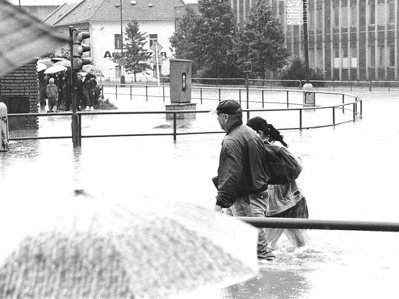 Povodně 1997 - Ústí nad Orlicí , křižovatka u Avionu.