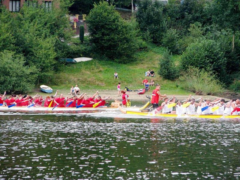 Závody dračích lodí na Pastvinách 2016.