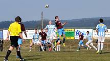 Česká Třebová (v modrobílém) podlehla Náchodu na penalty.