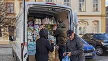 Českotřebováci se o víkendu složili a během tří hodin naplnili nákladní vůz s materiální pomocí pro Ukrajinské uprchlíky na hranicích.