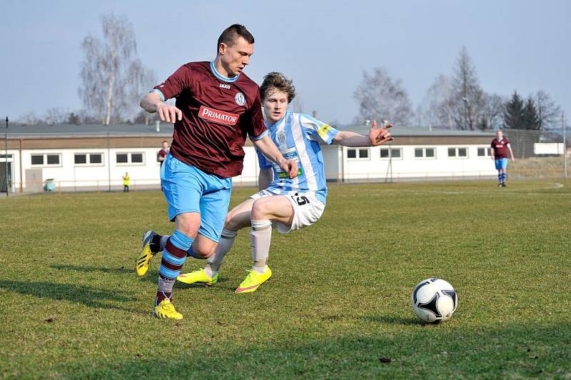 Česká Třebová (v modrobílém) podlehla Náchodu na penalty.