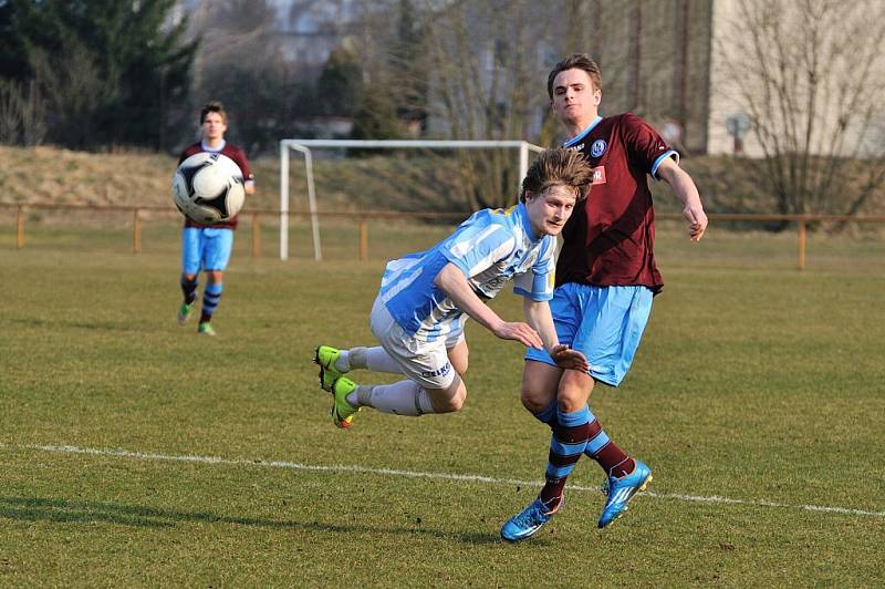 Česká Třebová (v modrobílém) podlehla Náchodu na penalty.