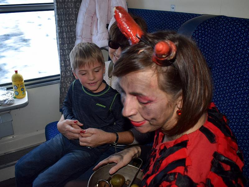 Mikulášský vlak je na Orlicku oblíbenou tradicí.