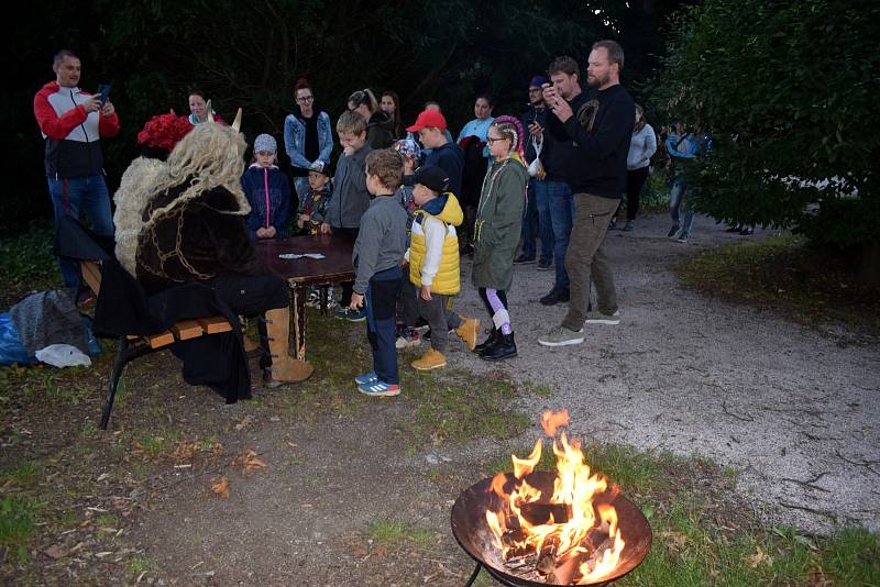 Noční strašidelné prohlídky v letohradském zámeckém parku.