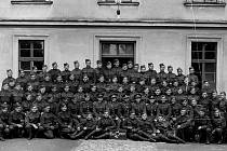  Na prvním snímku je zachycena 8. rota zmíněného pluku 10. října 1938.