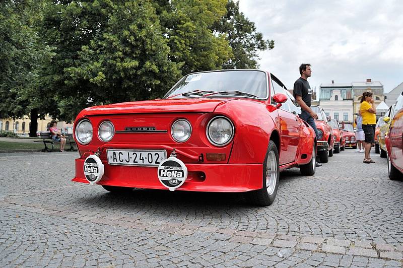 Sraz vozů Škoda 110R Coupé ve Vysokém Mýtě.