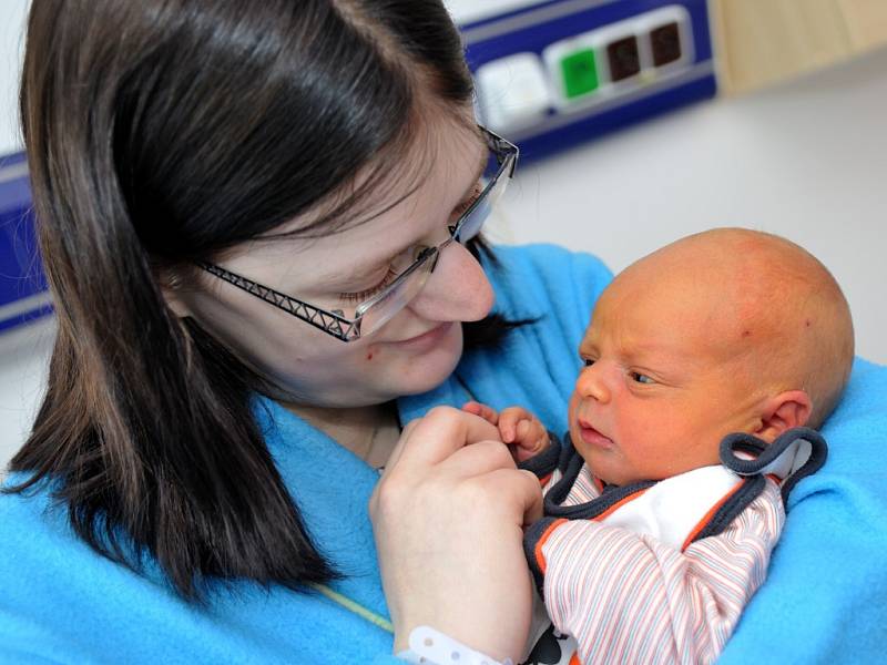 Josef Čuma těší od 24. ledna od 17.07 hodin rodiče Evu Markopulosovou a Karla Čumu i sourozence Štěpána a Michaelu z Litomyšle. Chlapeček vážil 3,5 kg. 