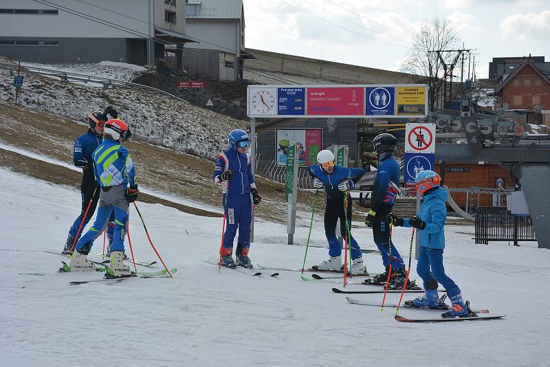 Lyžařský oddíl na Dolní Moravě trénuje