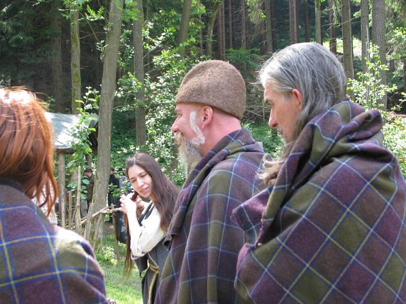 Festival živého pravěku v Křivolíku na téma svět mužů.