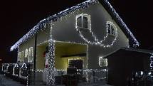 Vánoční dům bude svítit každý den až do Tří králů.