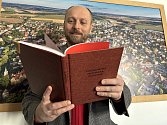 Vysoké Mýto má novou knihu o dějinách i současnosti. Jedním z autorů je ředitel muzea JIří Junek.