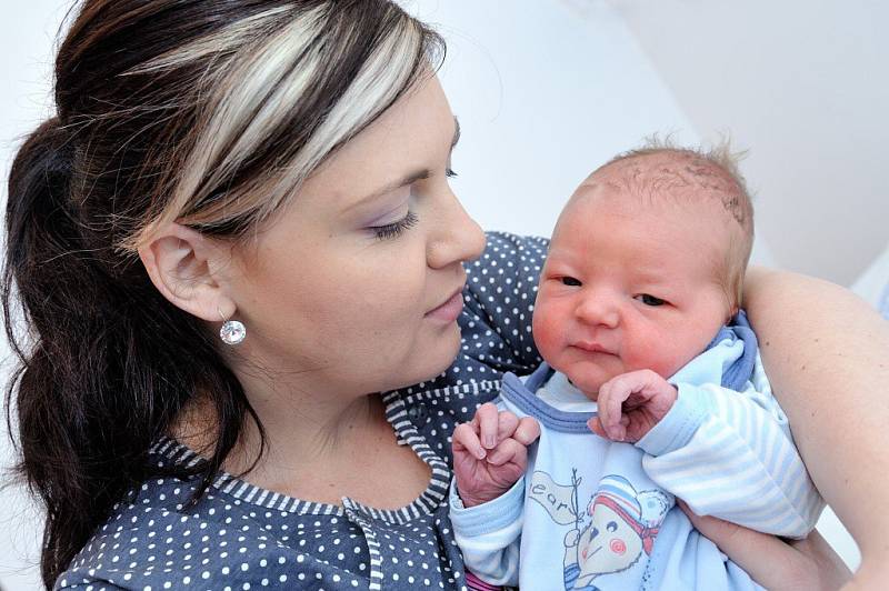 Tobiáš Bečička, tak se jmenuje první potomek Lucie a Lukáše z Borovnice. Po porodu 12. března v 15.47 vážil 3,40 kg. 