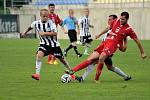 Fotbalisté Ústí (v pruhovaném) hostili pardubické béčko (4:0).