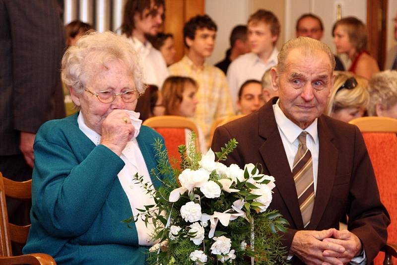 Manželé Provazníkovi z Ústí nad Orlicí oslavili diamantovou svatbu.