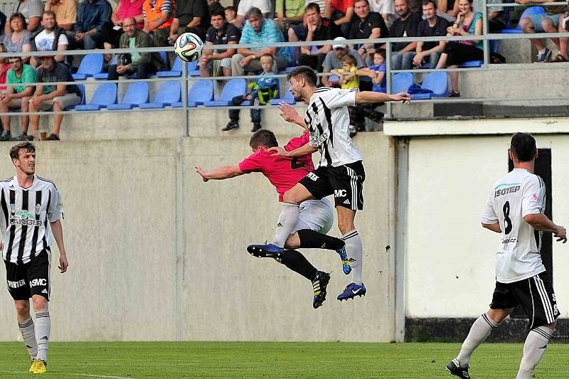 Divizní derby Ústí nad Orlicí (černobílé dresy) - Česká Třebová.