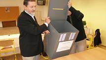 Sčítání hlasů ve volebním okrsku č.2 v Ústí nad Orlicí.