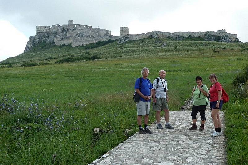 Choceňští turisté na slovenských horách.