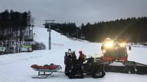 Na Bukové hoře spadl strom na lanovku