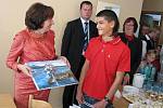 Manželka prezidenta republiky Livia Klausová navštívila Dětský domov v Dolní Čermné