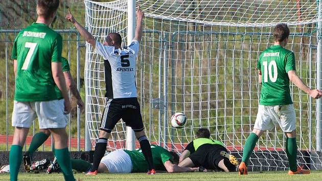 Ústí se proti Jablonci (v zeleném) nevedlo. Prohrálo 1:2.