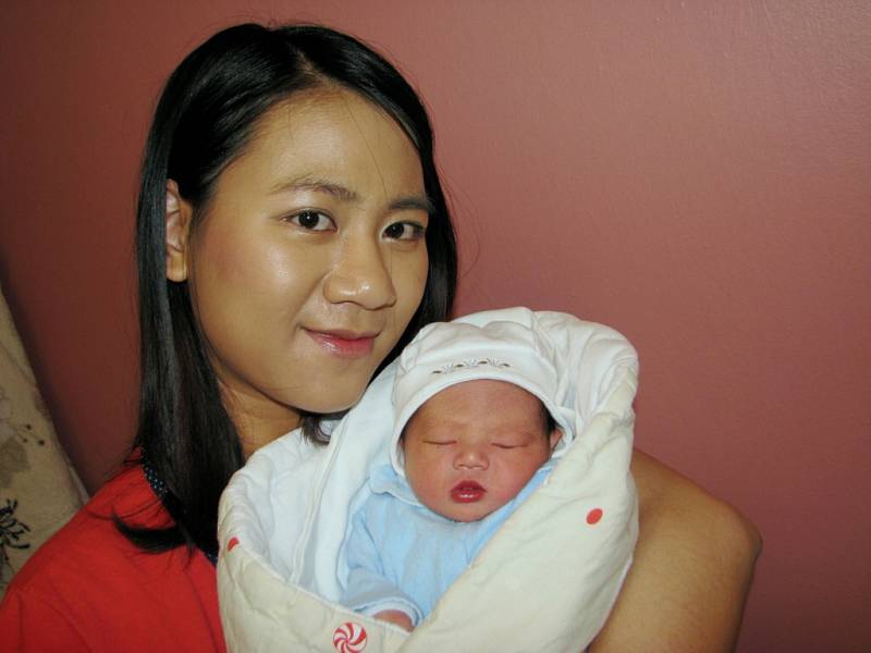 Tran Tien Dat se narodil 17. 11. ve 4.23 rodičům Do Thi Thuy a Tran Phi Khanh z Lanškrouna, kde už má bratra Tran Duc Minh. Chlapec vážil 2,17 kg.