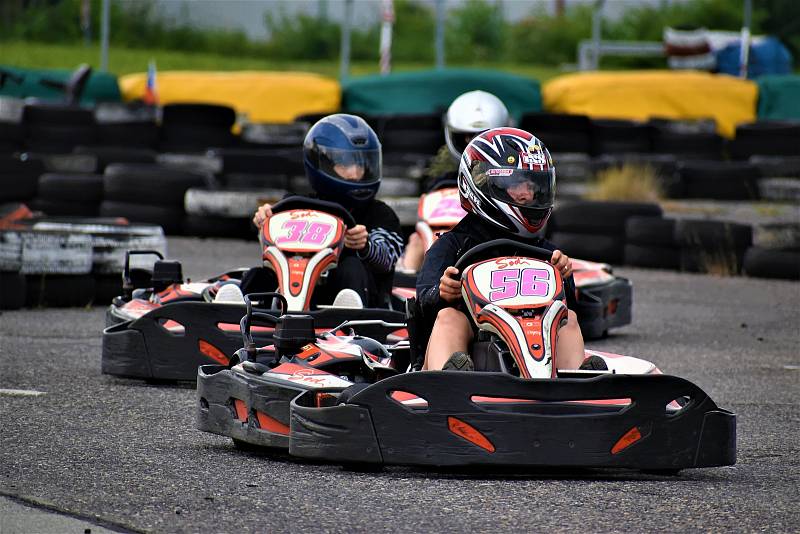 Zavítáte-li v těchto dnech do prostor vysokomýtského autodromu, všimnete si nejen obvyklých návštěvníků, kteří využívají dopravní hřiště či půjčovnu motokár.