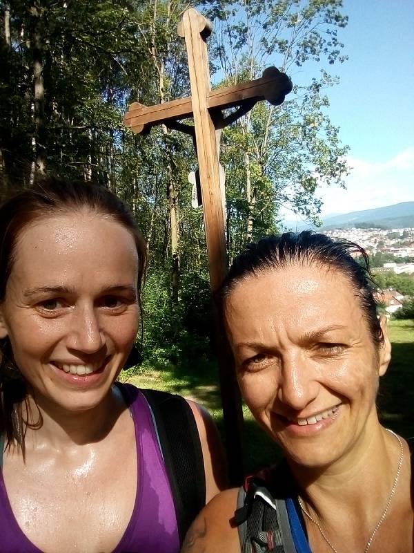 Darina Hrušková a Kateřina Balcarová si zaběhly z České Třebové na Sněžku. Trasu 160 kilometrů zvládly za tři dny.