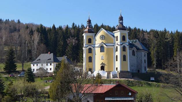 Kostel Nanebevzetí Panny Marie v Neratově.