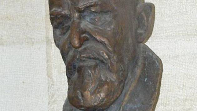 Karel Škorpil (1859 – 1944) dokonce objevil první bulharské hlavní město Plisku. Tato busta zdobí muzeum ve Varně. 