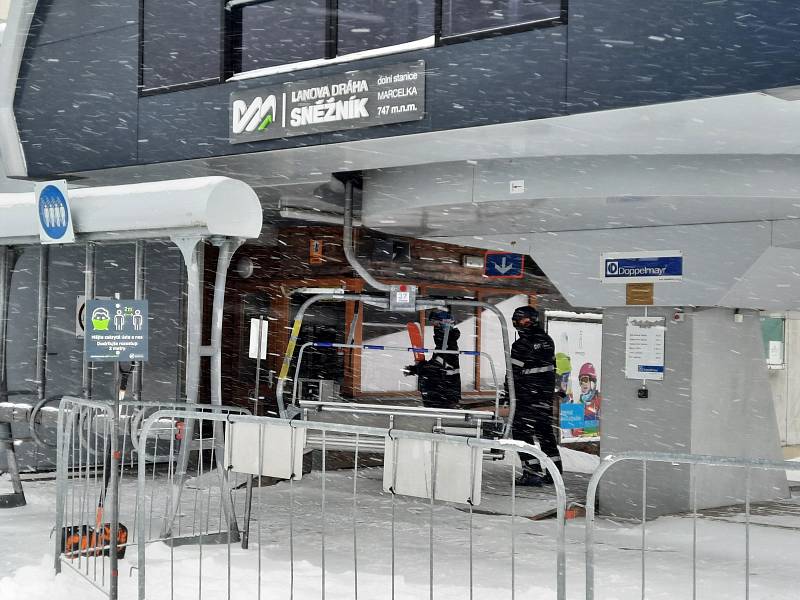 Lanovku na Sněžník ve čtvrtek 11. února znovu otevřeli