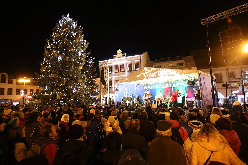 První adventní neděli 1. prosince byl na Mírovém náměstí v Ústí nad Orlicí zahájen tradiční Ústecký advent.