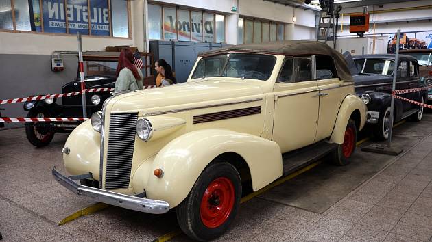 Autosalon doprovodila výstava legendárních amerických vozů.