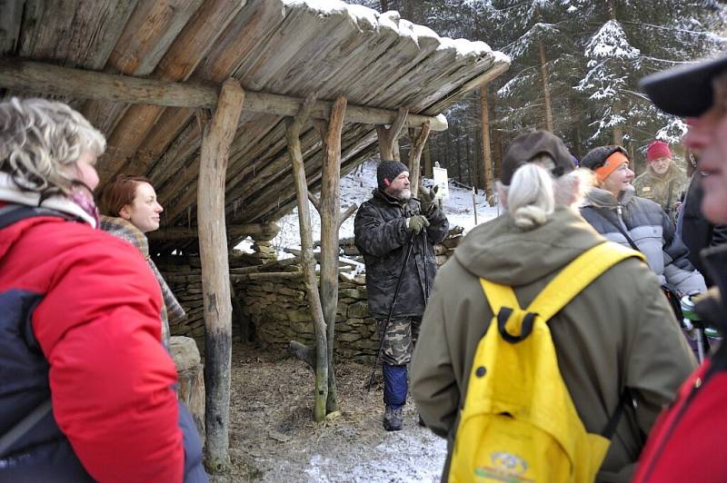 Pravěká osada Křivolík přivítala nejen účastníky Zimního táboření na Kozlově. 