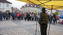 Nejsme slepí. S tímto mottem se na Starém náměstí v České Třebové sešlo okolo stovky lidí lidí na demonstraci za nezávislost justice.