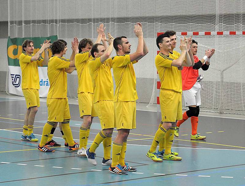 Nejzbach si poradil na palubovce Likopu Třinec 5:0.