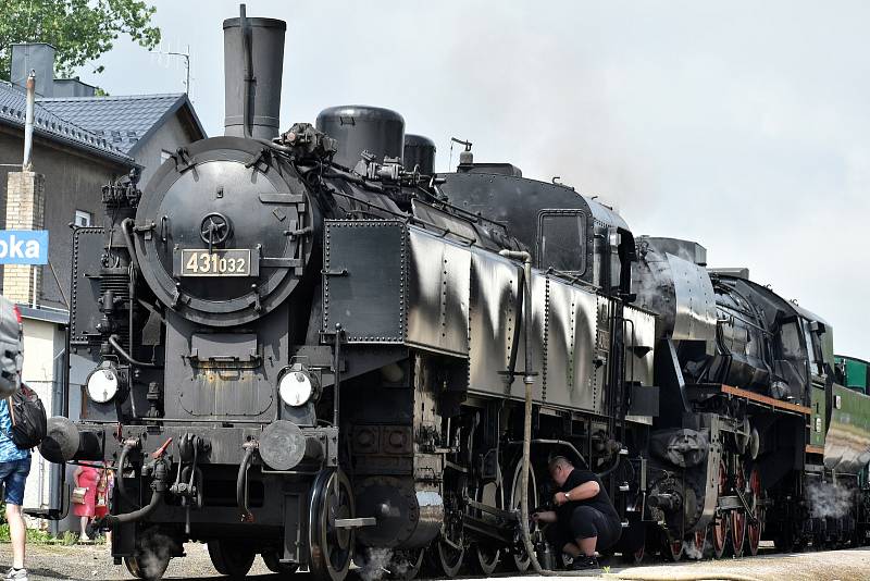 Mimořádná jízda parního expresu se konala poslední říjnovou sobotu.