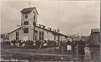 Dominantou uprchlické kolonie byl kostel, jehož základní kámen byl položen v polovině prosince 1914