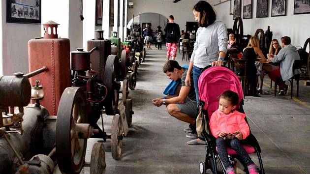 Expozici starých strojů oživil festival dobrého jídla a pití