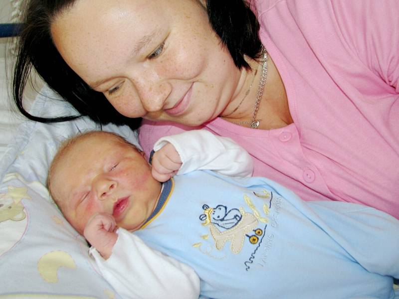 Tadeáš Jirásek je první radostí pro maminku Janu Jiráskovou z Nepomuk. Narodil se 26. července v 1.27 hodin s hmotností 4,200 kg. 