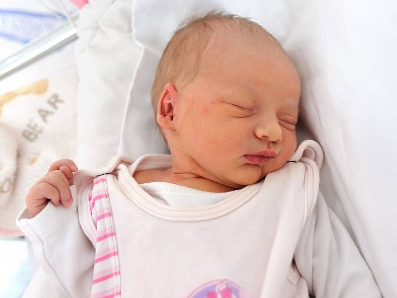 Lucie Frodlová je po Kátě a Honzíkovi třetím dítětem Jany a Ondřeje z Horních Libchav. Po porodu 1. března v 7.59 vážila 3,40 kg.