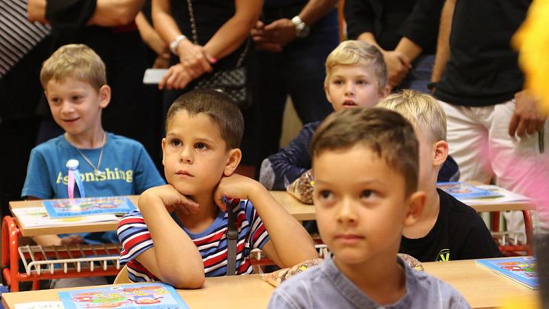 V pondělí 2. září usedlo do lavic základních škol v Ústí nad Orlicí celkem 129 prvňáků.