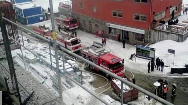 Z požáru hotelu Vista v Dolní Moravě. 