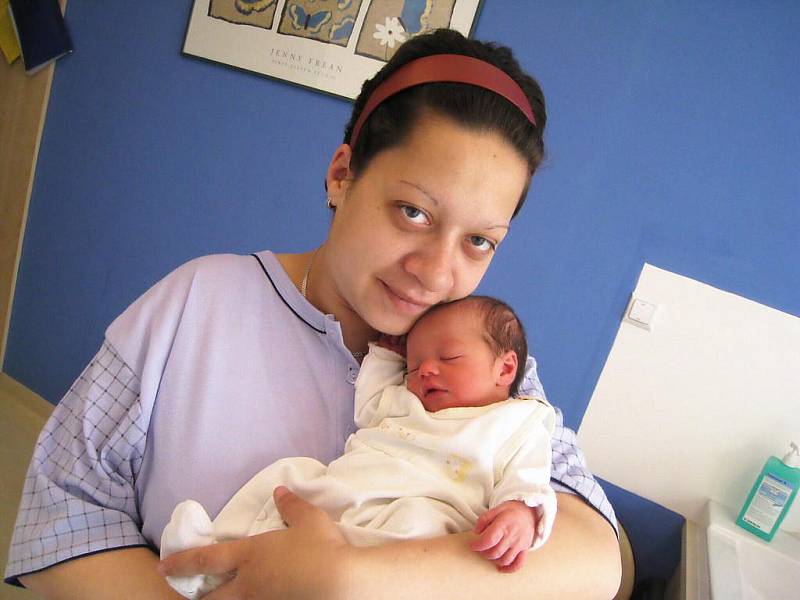 Samantha Csökasová, tak se jmenuje dcera Petry Csökasové a Lubomíra Randuse z Králík, která se jim narodila 15. dubna v 6 hodin s hmotností 2,5 kg.