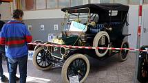Autosalon doprovodila výstava legendárních amerických vozů.